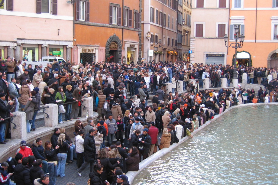 Heavy crowds around a midsize fountain